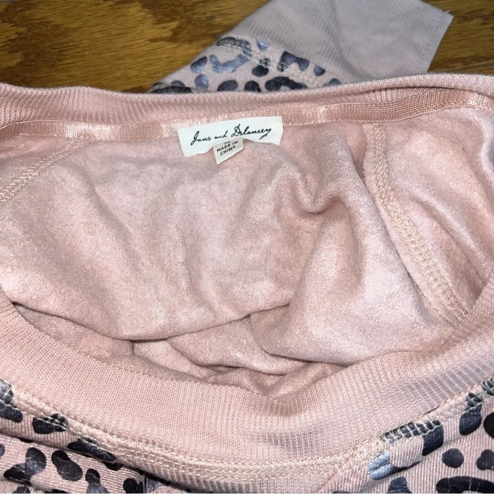 Jane and Delancey Blush Pink Cheetah Print Soft Sweatshirt Size Small - Picture 3 of 10